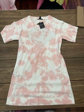 Forever 21 White and Pink Tie-Dye Tee Dress